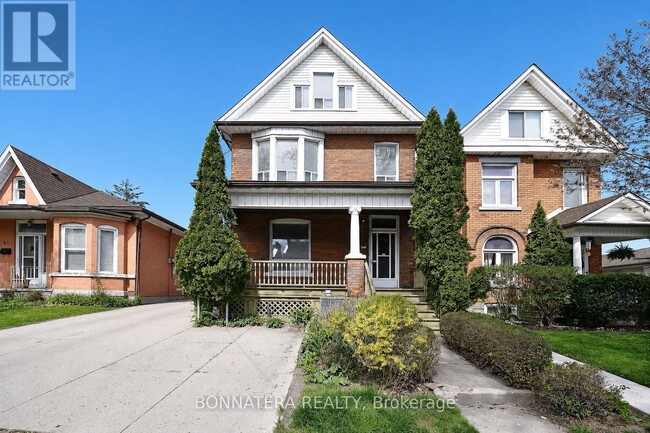 property at 47 Emerald St N