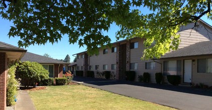 Aloha West Apartments in Beaverton, OR - Building Photo - Building Photo