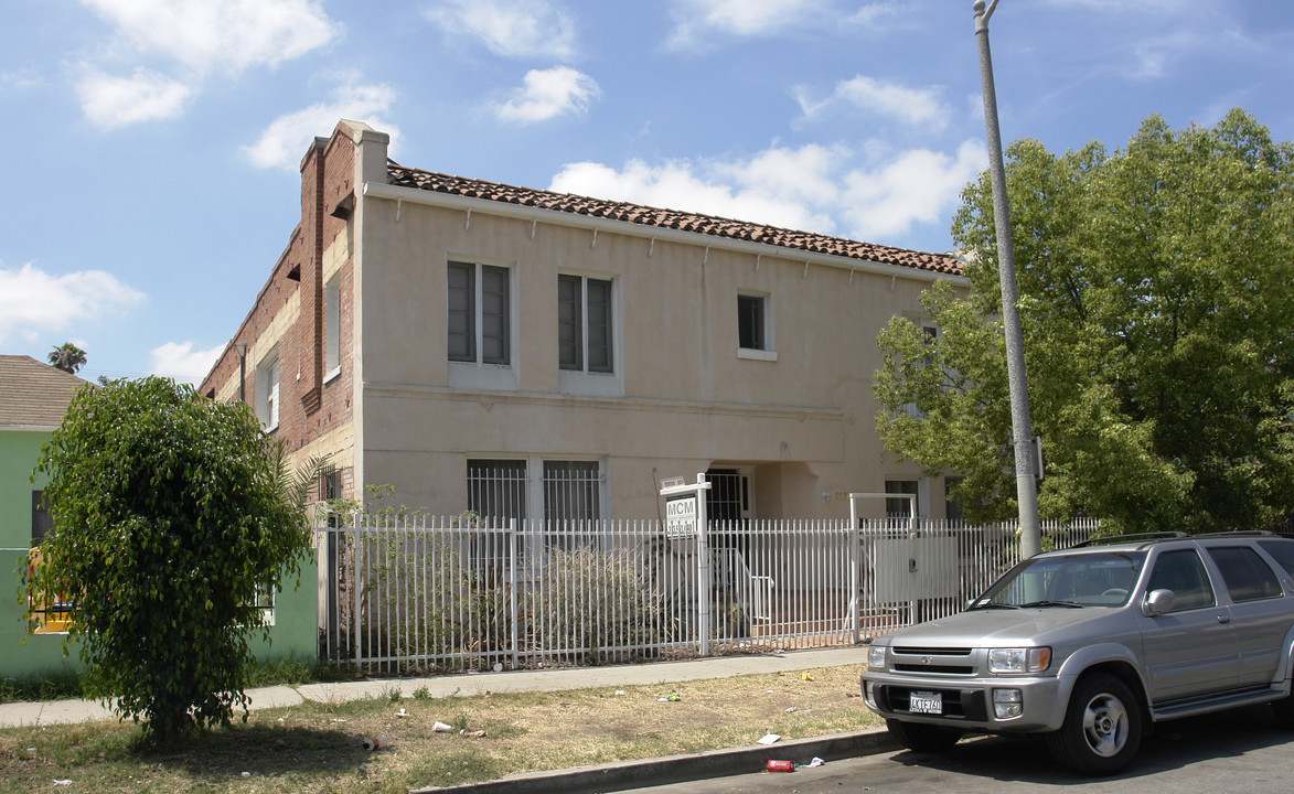 6036 Romaine St in Los Angeles, CA - Foto de edificio