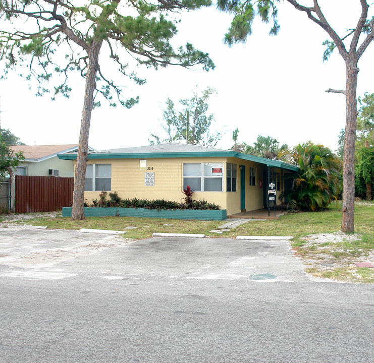 3114-3124 SW 13th St in Fort Lauderdale, FL - Foto de edificio