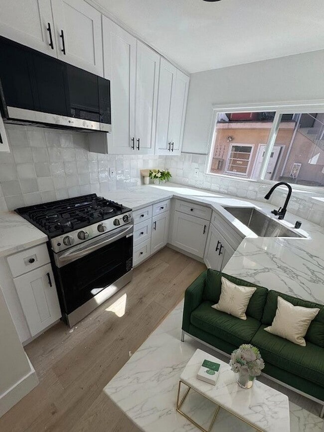 1930 Magnolia Ave in Long Beach, CA - Building Photo - Building Photo