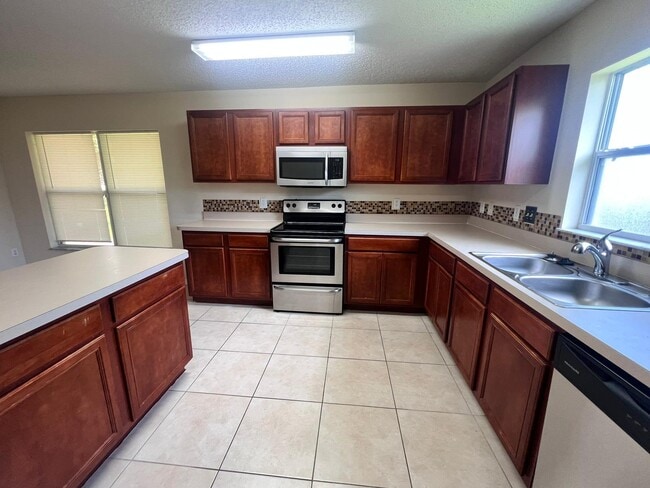 1209 SW Idol Ave in Port St. Lucie, FL - Building Photo - Building Photo