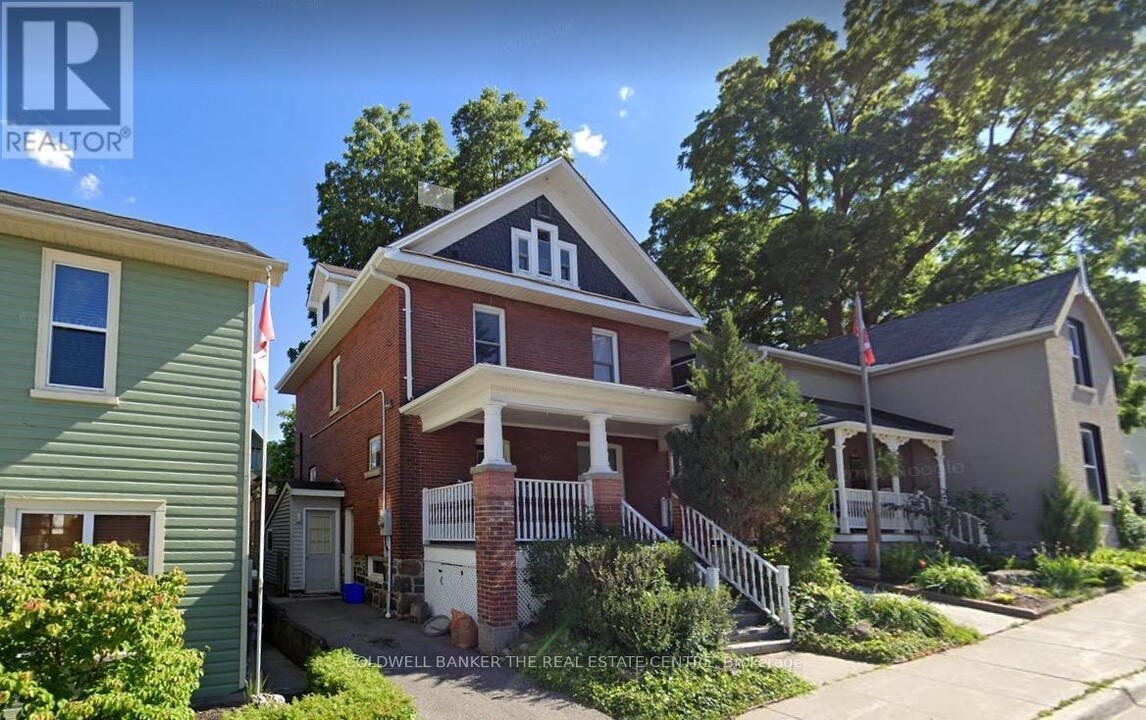 450 Botsford St in Newmarket, ON - Building Photo