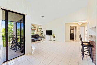 10700 NW 14th St in Plantation, FL - Building Photo - Building Photo