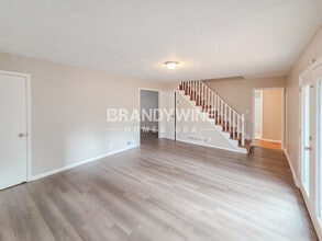 5257 Norman Blvd in Atlanta, GA - Foto de edificio - Building Photo