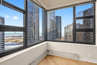 401 E Ontario St, Unit 2409 in Chicago, IL - Building Photo - Building Photo