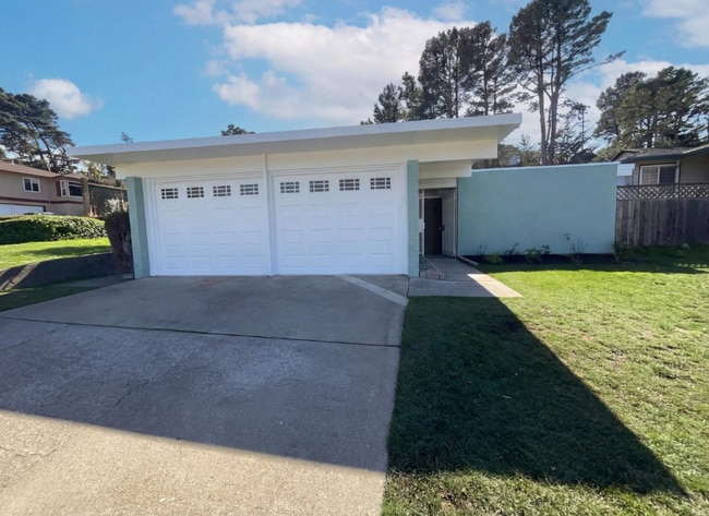 2361 Oakmont Dr in San Bruno, CA - Foto de edificio - Building Photo