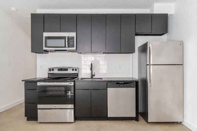 property at 3003 W Glenwood Ave