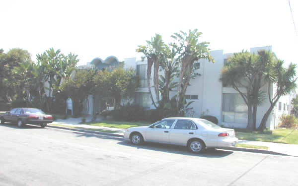 Viana Avenue Apartments in Lomita, CA - Building Photo