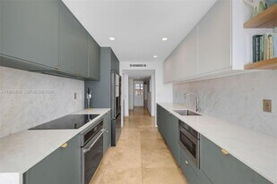 1915 Brickell Ave in Miami, FL - Building Photo