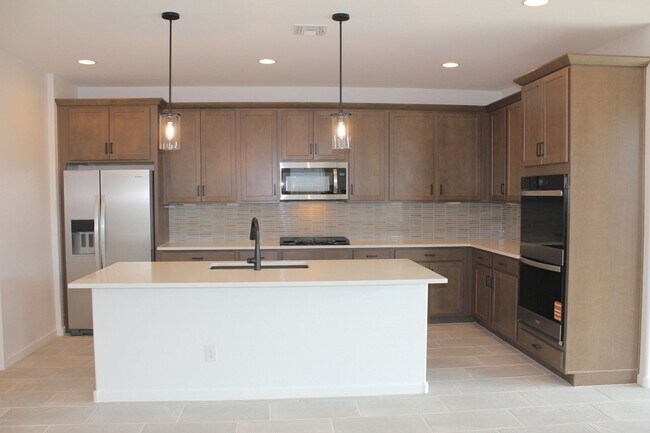 12549 W Luxton Ln in Avondale, AZ - Building Photo - Building Photo