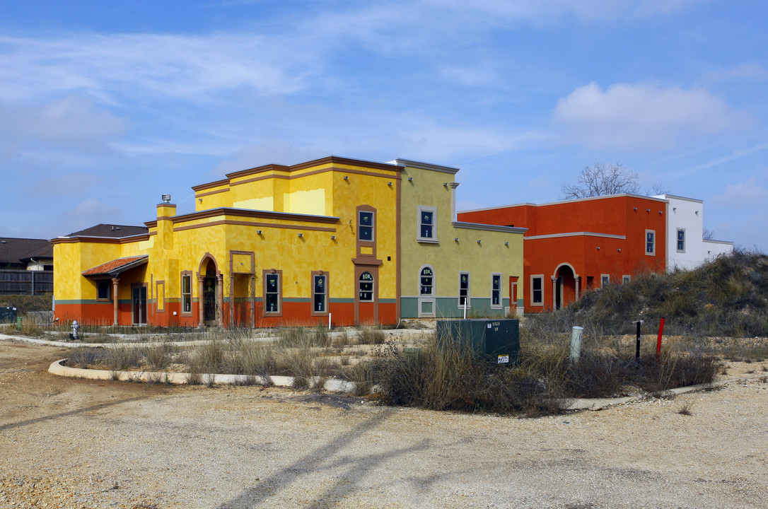 5973 Whitby Rd in San Antonio, TX - Foto de edificio