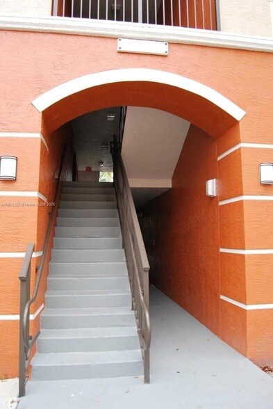 4175 N Haverhill Rd, Unit 911 in West Palm Beach, FL - Building Photo - Building Photo