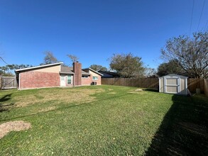 46 Ranch House Loop in Angleton, TX - Foto de edificio - Building Photo