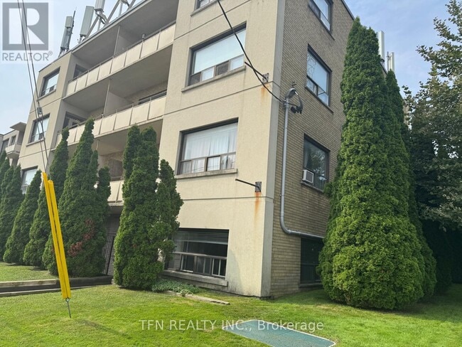 property at 1112-1112 Avenue Rd