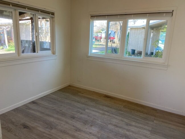 Arrowhead in Clearlake, CA - Foto de edificio - Building Photo