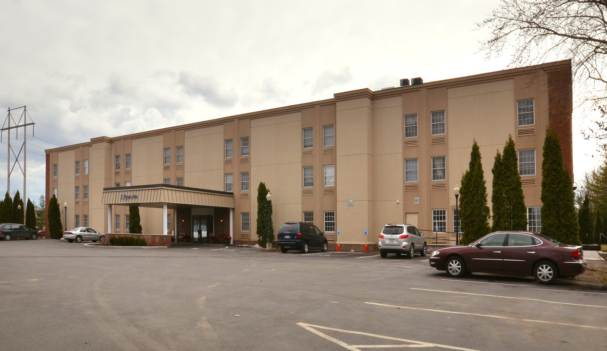 Holiday Glenville in Schenectady, NY - Foto de edificio