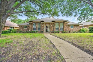 9719 Amberley Dr in Dallas, TX - Building Photo