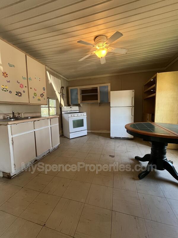 564 W James Lee Blvd in Crestview, FL - Building Photo - Building Photo