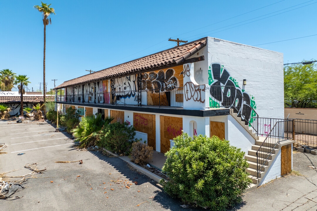 Hacienda Motel in Tucson, AZ - Building Photo