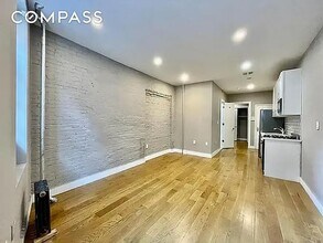 57 Spring St in New York, NY - Building Photo - Building Photo
