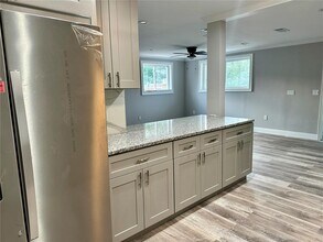 6032 Sheelin Dr in New Port Richey, FL - Building Photo - Building Photo