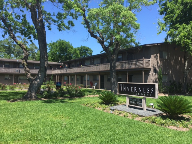 Inverness Gardens in Baytown, TX - Building Photo