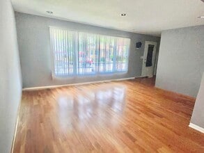 2725 N Oak Park Ave in Chicago, IL - Building Photo - Building Photo