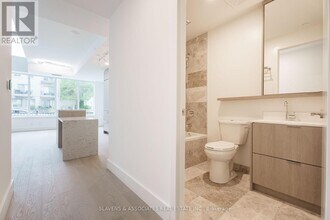 6-106 Greenbriar Rd in Toronto, ON - Building Photo - Building Photo