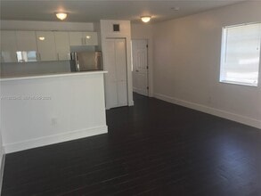 1040 NW 3rd Ave in Miami, FL - Building Photo - Building Photo