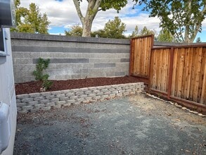 25 Schilling Ct in Brentwood, CA - Building Photo - Building Photo
