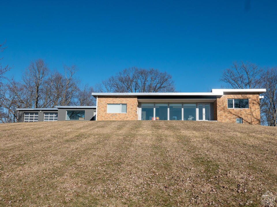 387 Tishauser Rd in Hudson, NY - Building Photo