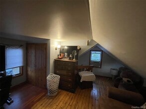 484 Moriches-Middle Island Road in Manorville, NY - Foto de edificio - Building Photo