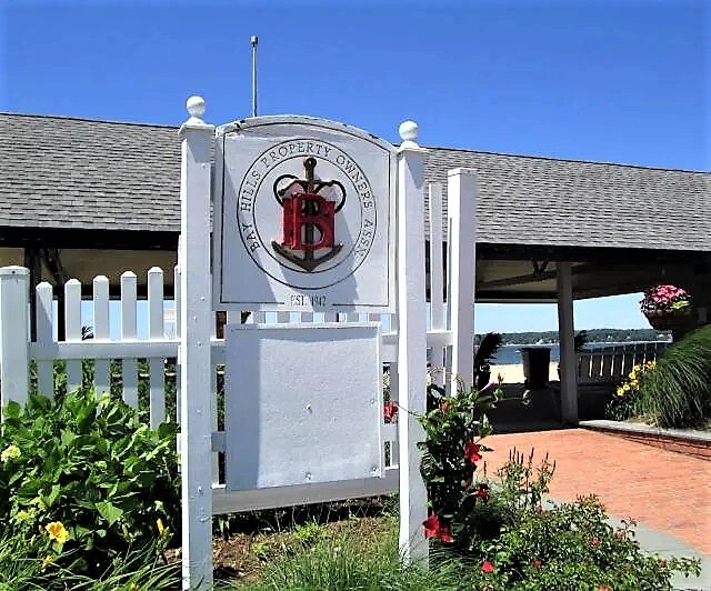 property at 14 Bay Dr E