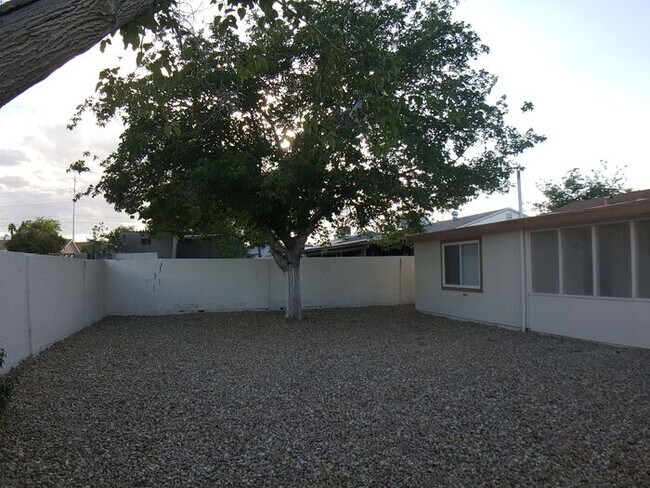 5483 Waltham Ln in Las Vegas, NV - Building Photo - Building Photo
