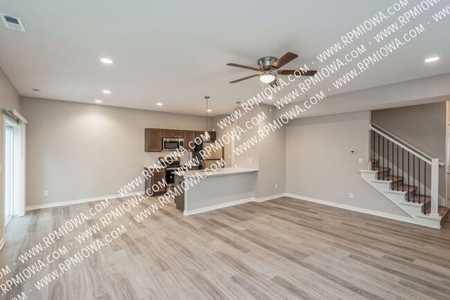 250 Amberwood Dr in Pleasant Hill, IA - Building Photo - Building Photo