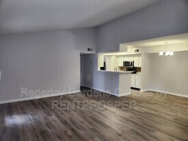 5587 Devonbriar Way in Orlando, FL - Building Photo