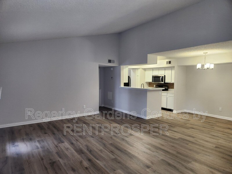 5587 Devonbriar Way in Orlando, FL - Building Photo