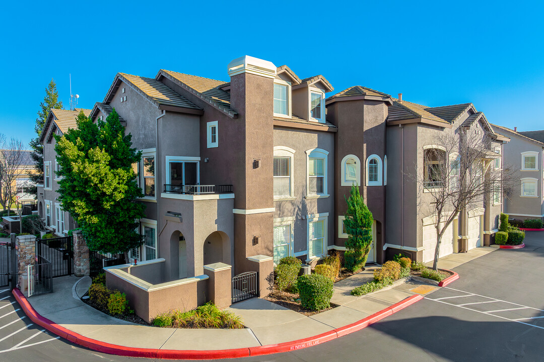 Jasmine Condos in Elk Grove, CA - Building Photo