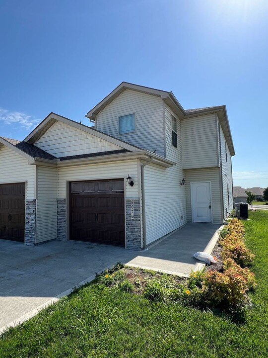 8076 SW 4th St in Blue Springs, MO - Building Photo