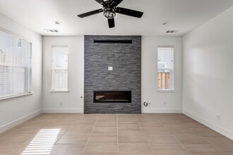 284 Wharf Ter in Marina, CA - Building Photo - Building Photo