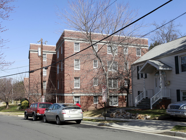 Court House Flats in Arlington, VA - Building Photo - Building Photo