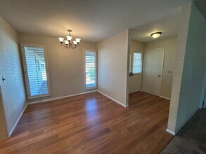 6589 Meadowridge Dr in Santa Rosa, CA - Building Photo - Building Photo