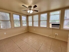 301 Amarillo St in Denton, TX - Building Photo