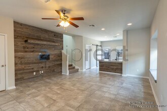 215 Friendship Oak Dr in San Marcos, TX - Building Photo - Building Photo