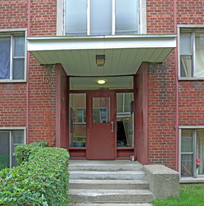 Claremount Court in Hamilton, ON - Building Photo - Building Photo