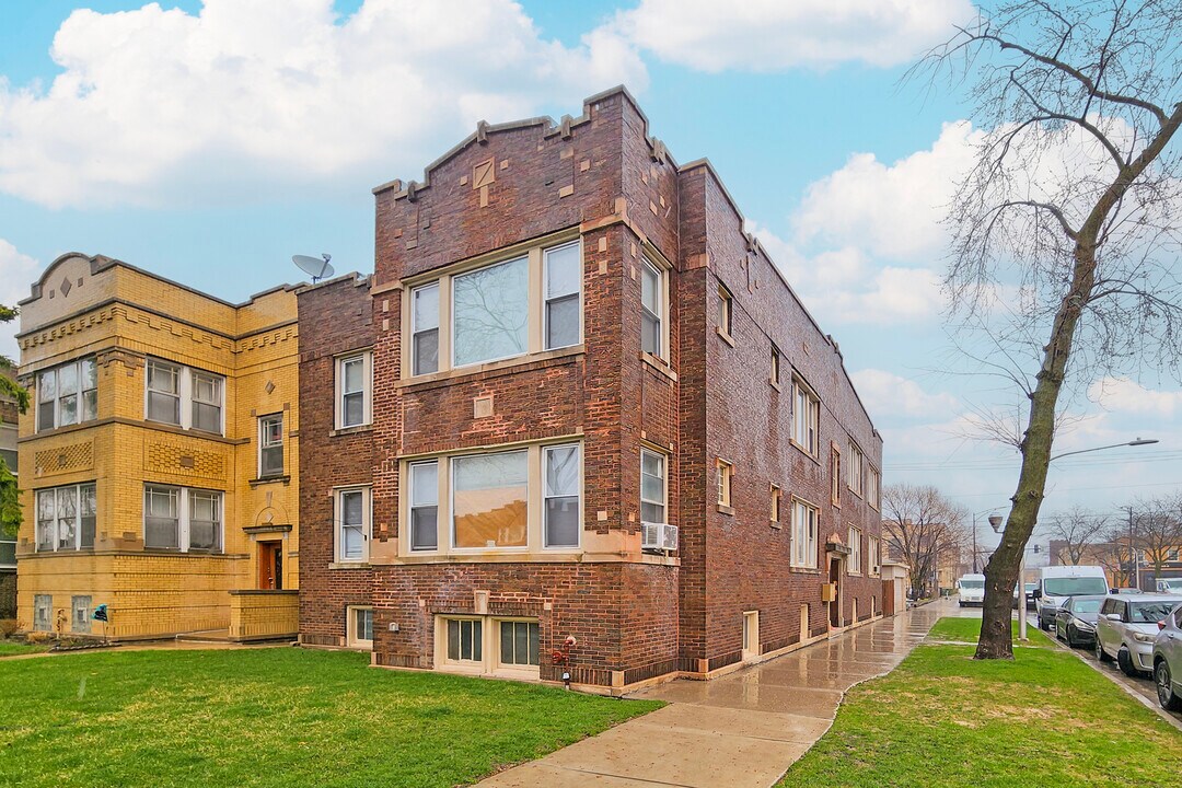 3222 W Grace St, Unit 1E in Chicago, IL - Building Photo