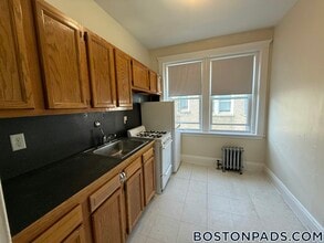 1687 Commonwealth Ave in Boston, MA - Building Photo - Building Photo