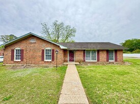 502 Adler Dr in Montgomery, AL - Building Photo