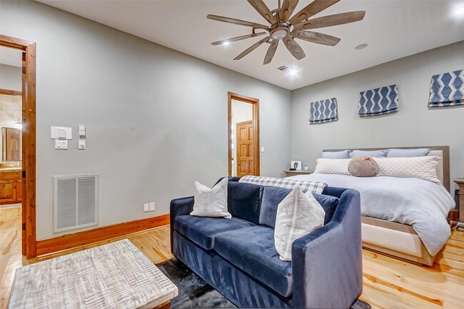 property at 516 W 9th St